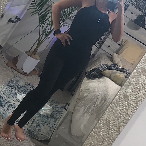 Black Structured Contour Ribbed Strappy Racer Neck Jumpsuit - Picture 4 of 5